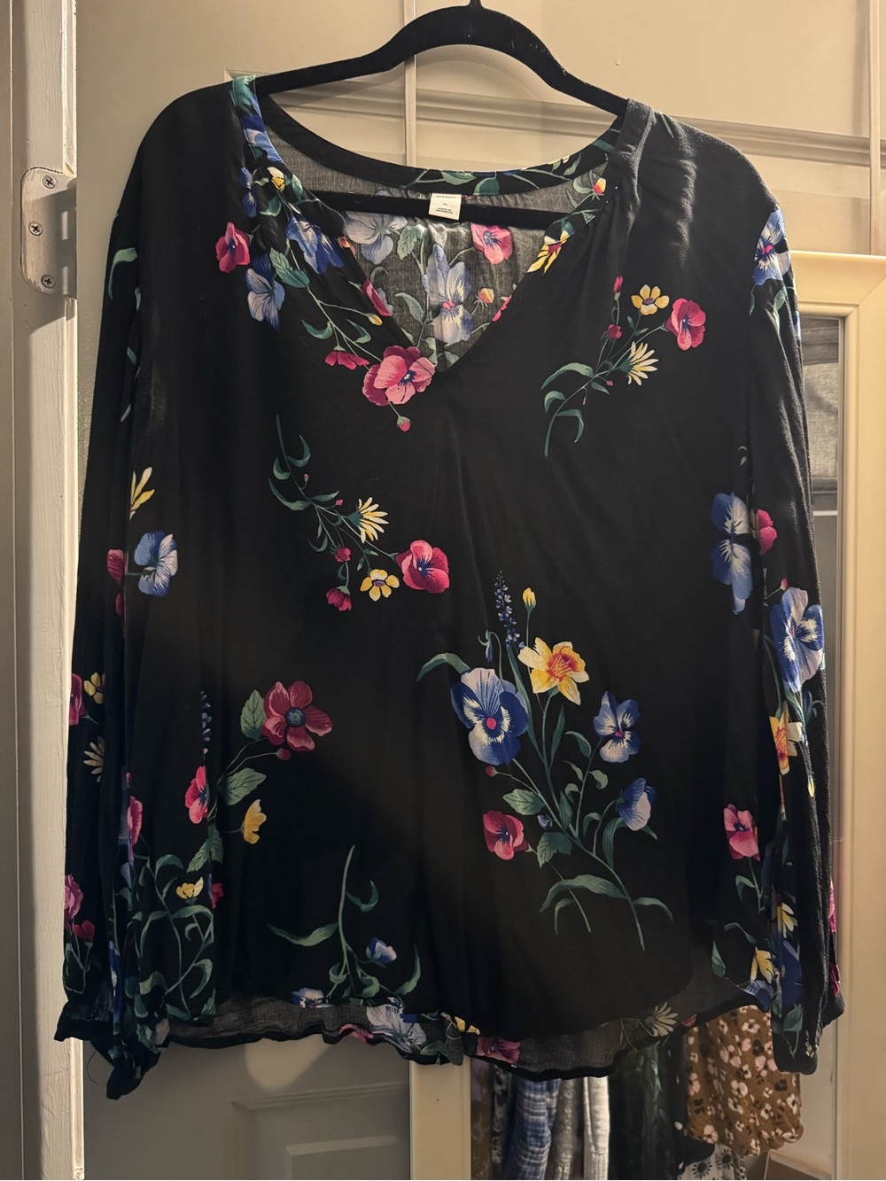 Old Navy Black Floral V-Neck Long Sleeve Blouse